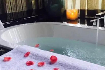 长沙雨花水疗池中的失重冥想：当身体学会漂浮